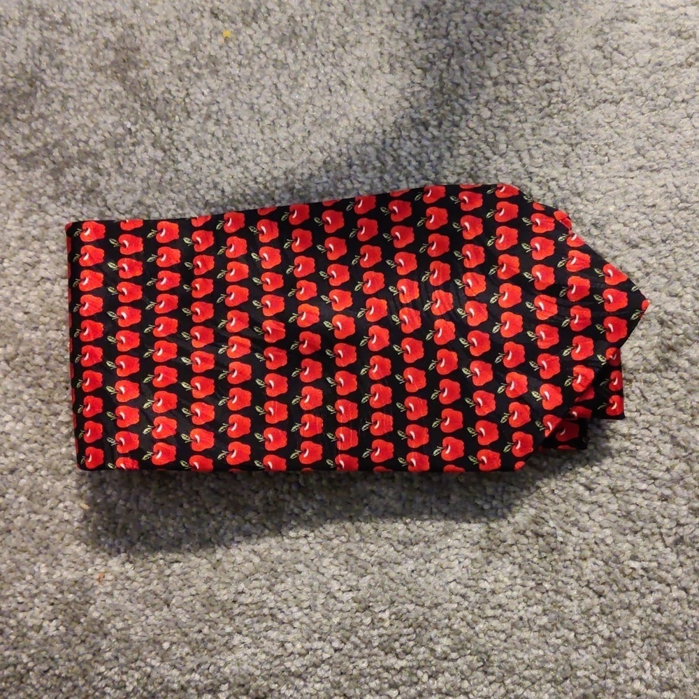 Museum Artifacts Apply sprint Black and Red Silk Necktie